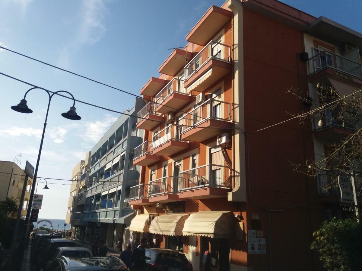 Casa Floridea -Mediterranea Sicilia Apt 체팔루 외부 사진